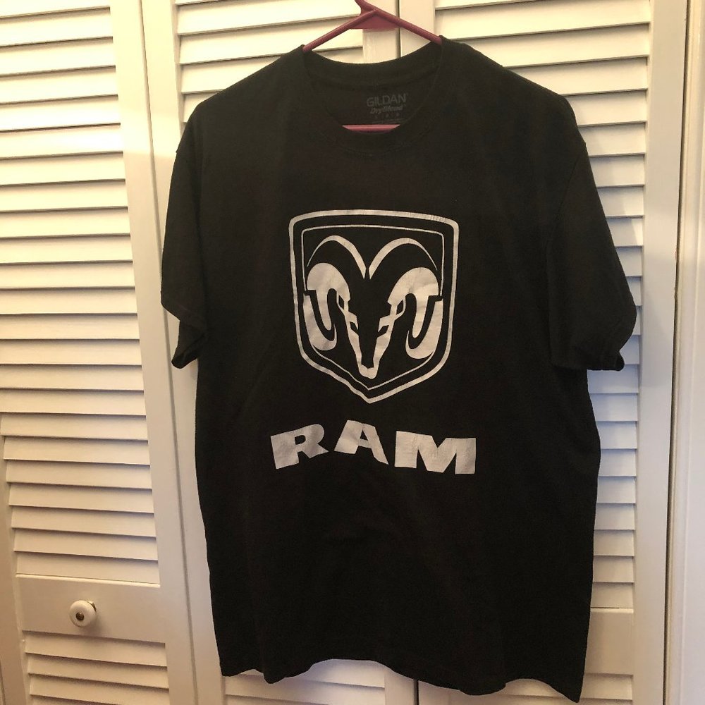 Gildan black men T-shirt RAM with Dodge logo, L
